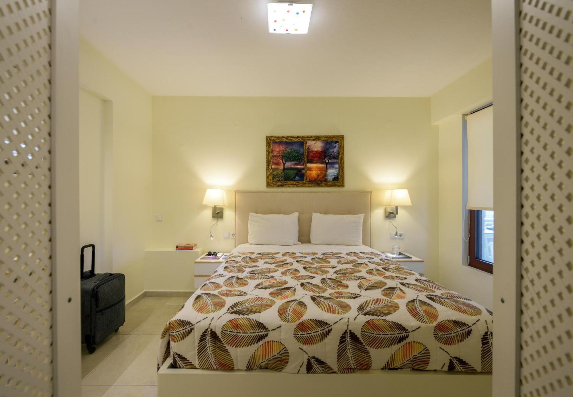 Elpiniki Luxury Apartments Nea Poteidaia Buitenkant foto