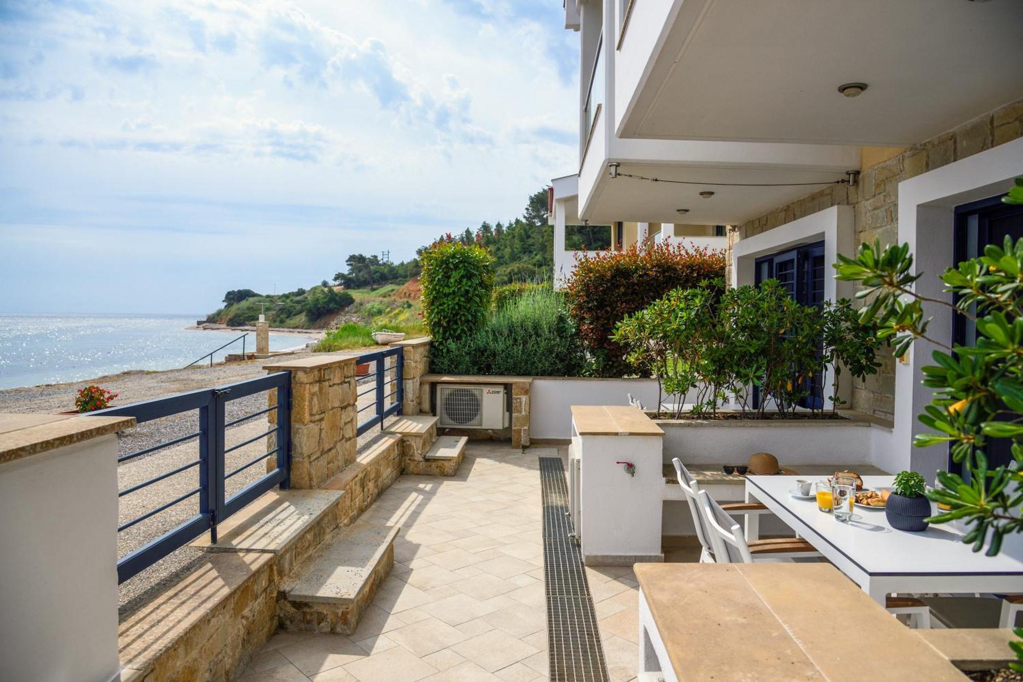 Elpiniki Luxury Apartments Nea Poteidaia Buitenkant foto