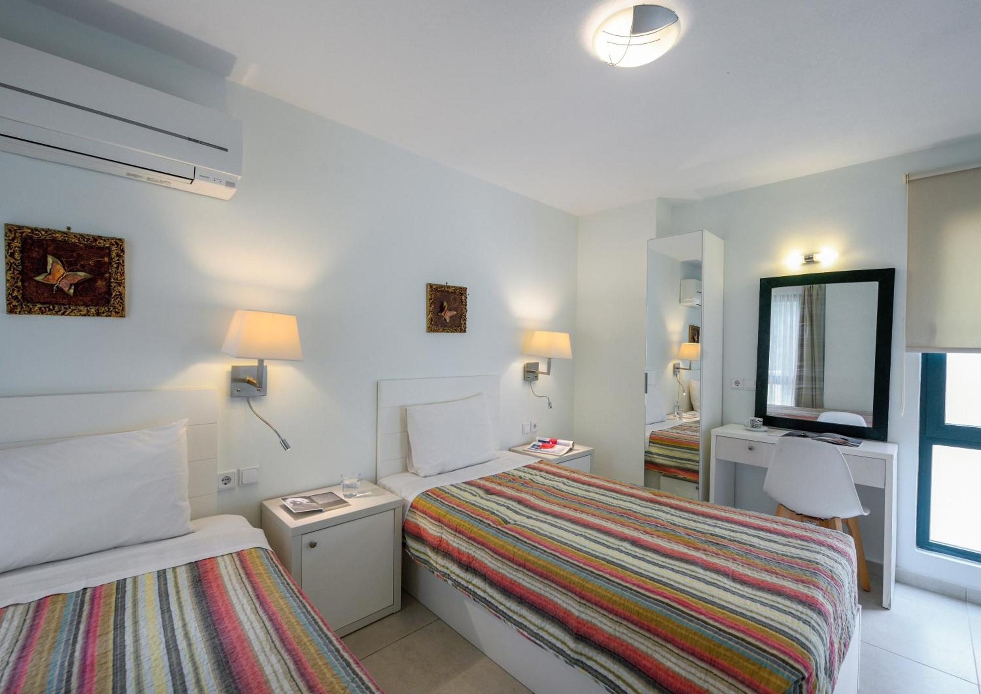 Elpiniki Luxury Apartments Nea Poteidaia Buitenkant foto