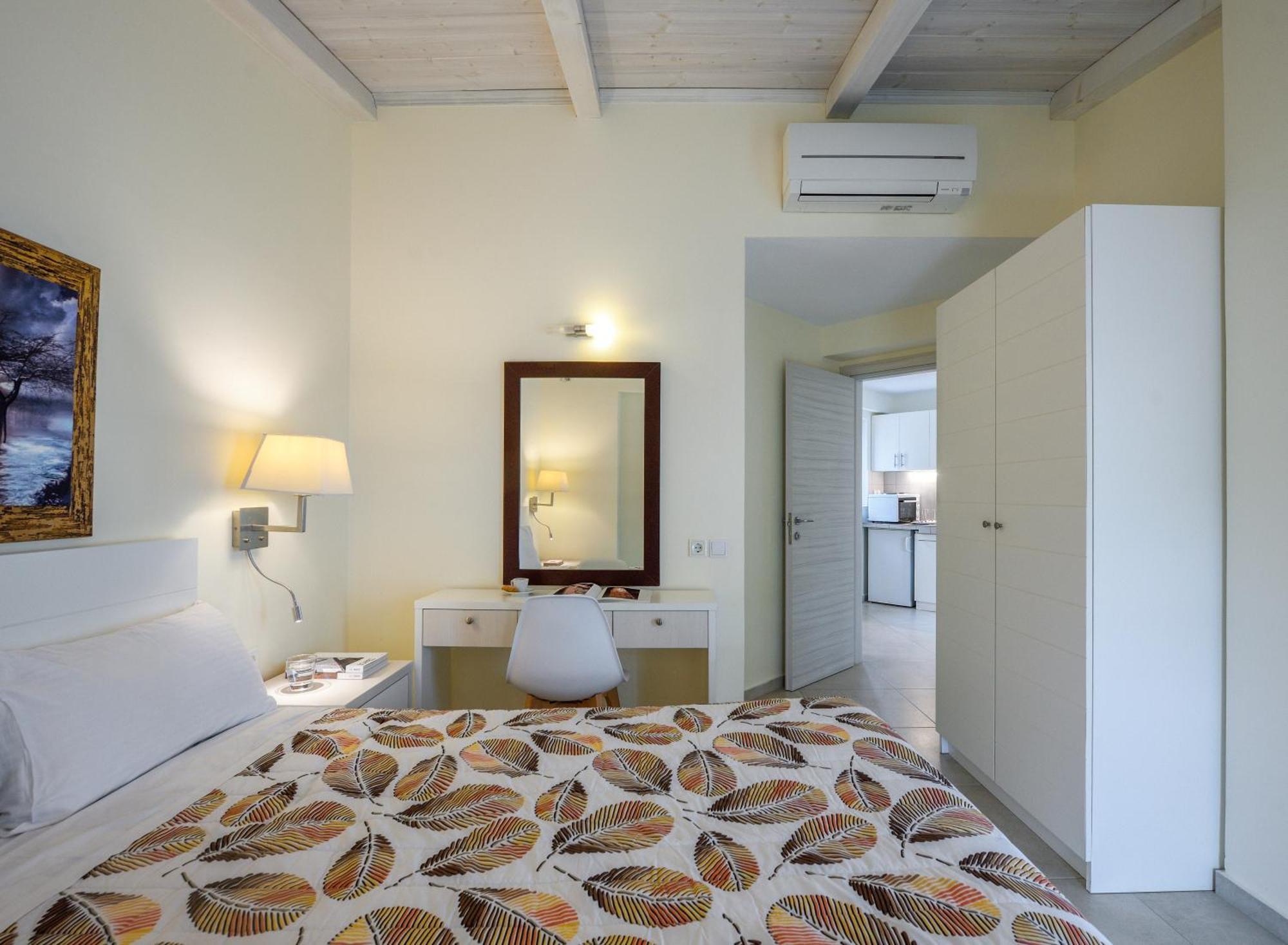 Elpiniki Luxury Apartments Nea Poteidaia Buitenkant foto