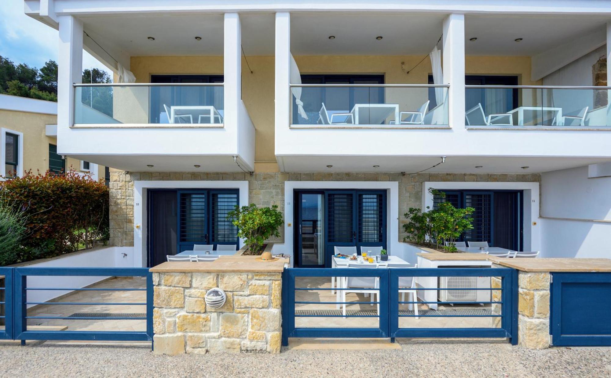 Elpiniki Luxury Apartments Nea Poteidaia Buitenkant foto