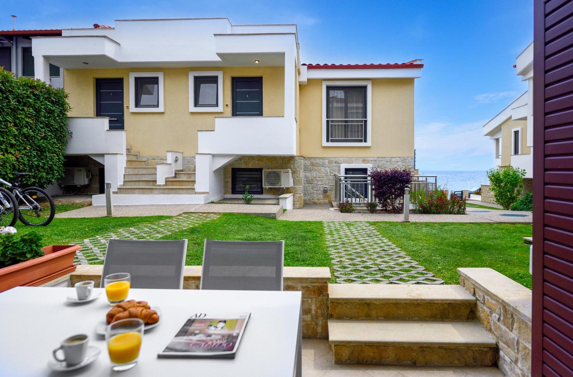 Elpiniki Luxury Apartments Nea Poteidaia Buitenkant foto