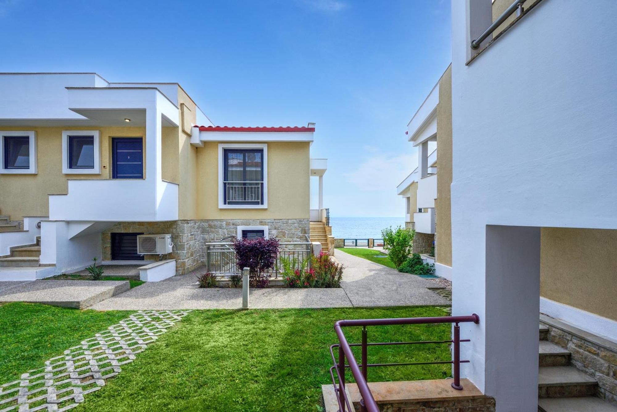 Elpiniki Luxury Apartments Nea Poteidaia Buitenkant foto