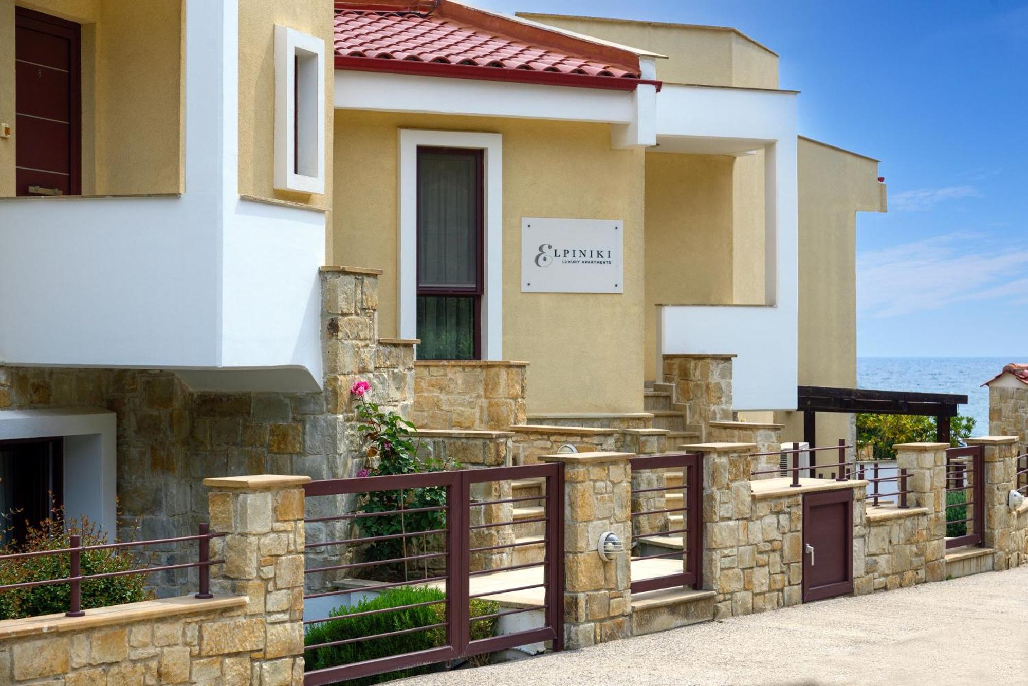 Elpiniki Luxury Apartments Nea Poteidaia Buitenkant foto