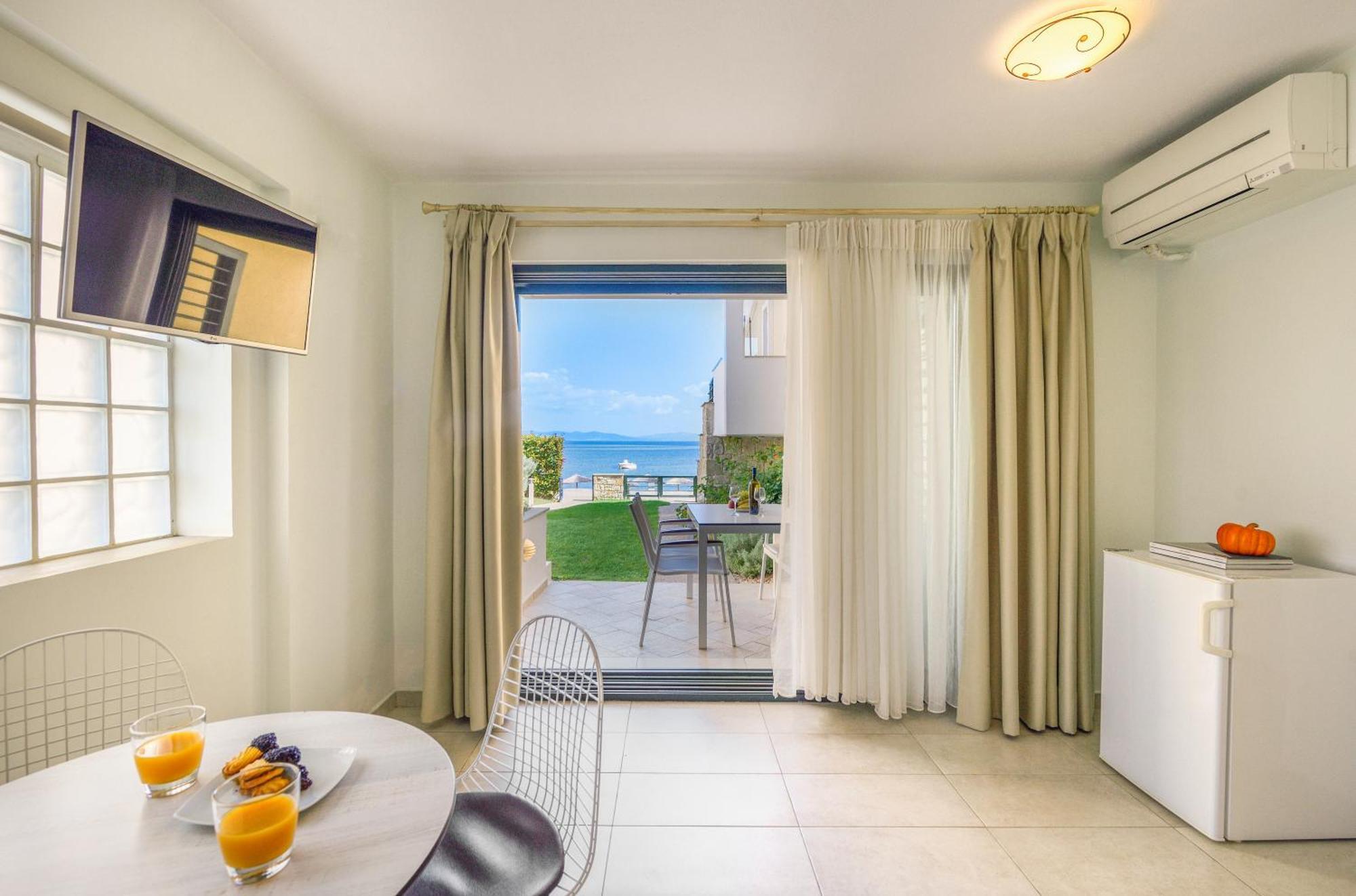 Elpiniki Luxury Apartments Nea Poteidaia Buitenkant foto